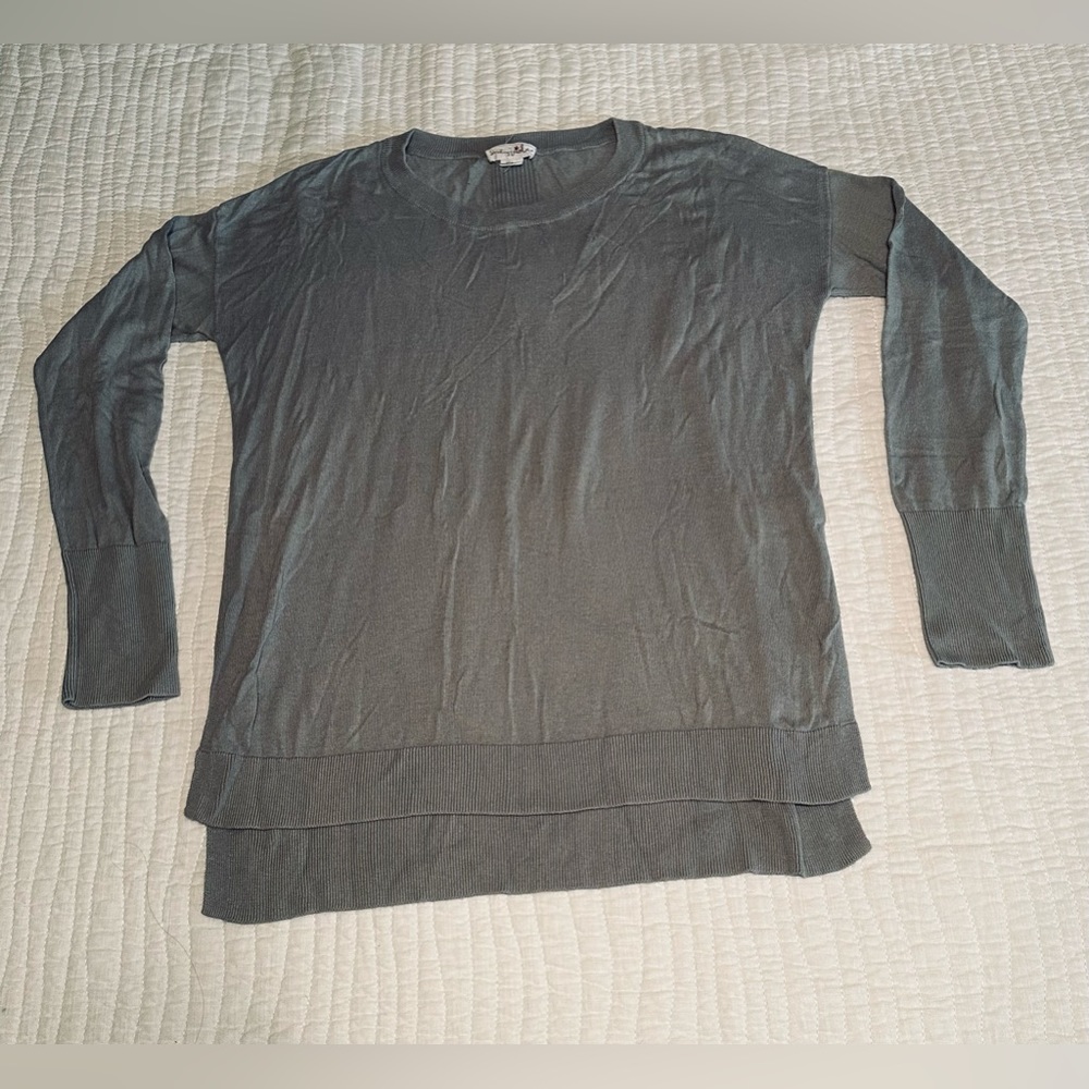Shrinking Violet : thin, soft knit sweater.